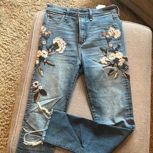 Abercrombie & Fitch ankle length, embroidered, stretch jeans, size 25 (0)